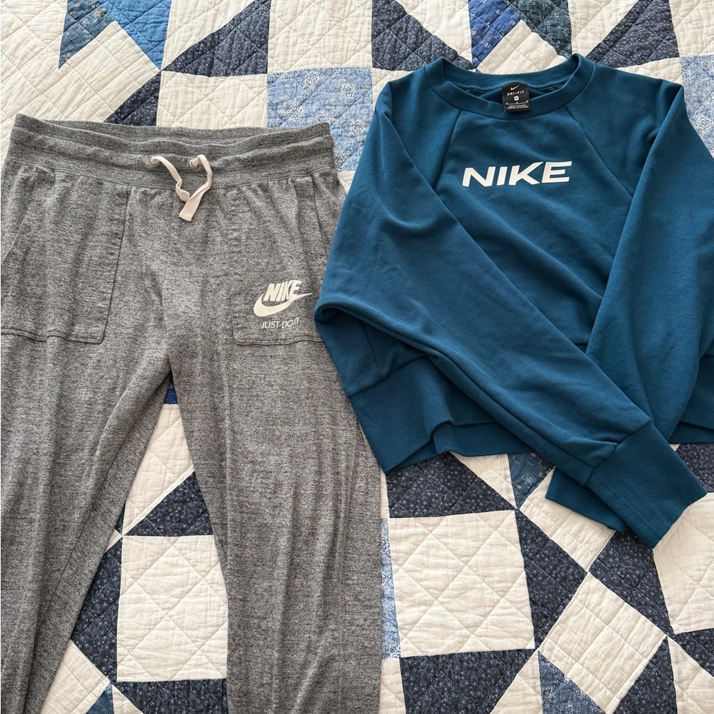 Nike women’s sweat set